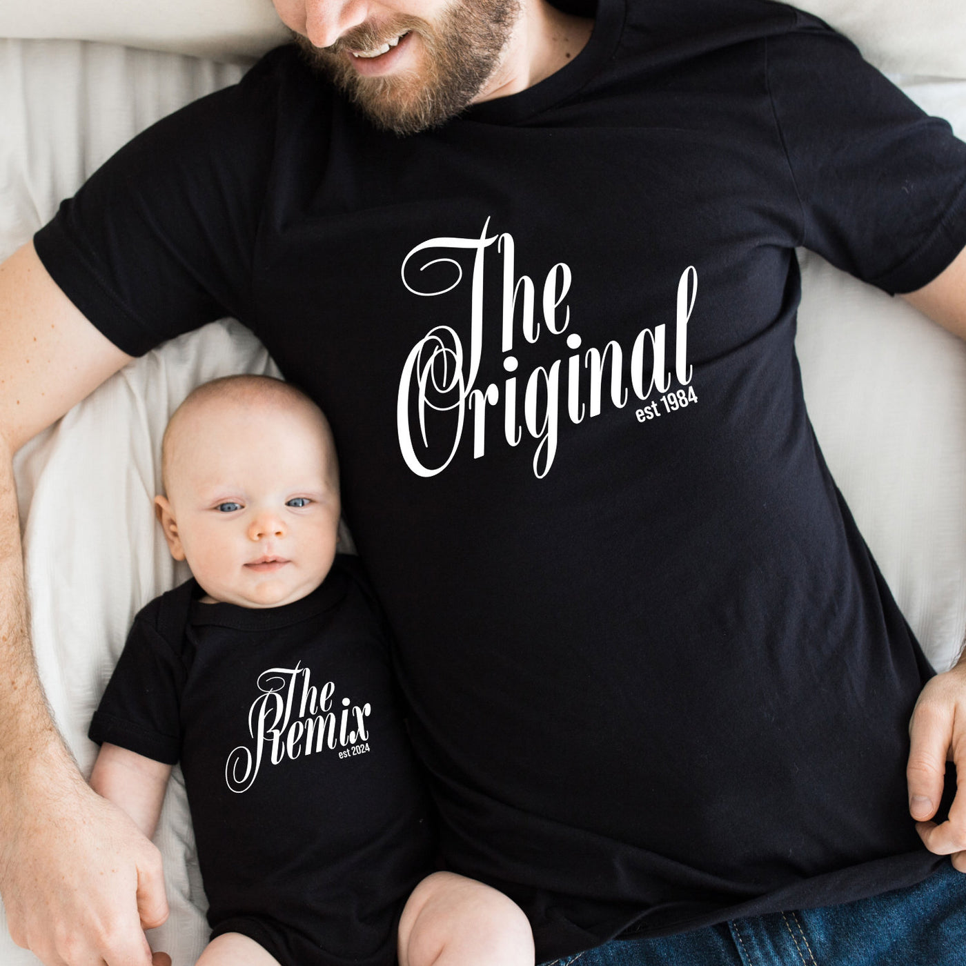 Papa Baby Partnerlook Shirts Vater Sohn Geschenk Mama Tochter Outfit The Original The Remix Babybody bedruckt und personalisiert Vatertag