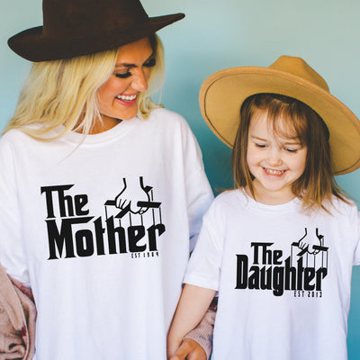 Mutter Tochter Partnerlook Shirts The Mother The Daughter T-Shirts Set Babybody bedruckt personalisiert Mutter Tochter Geschenk Muttertag